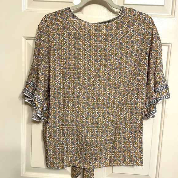 Max Studio Short Sleeved Front Tie Vneck Top NWT size Small - Picture 6 of 8